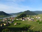 14: Pohled na vinařskou obec Spitz z viniční trati Singerriedel / Spitz, Wachau (Rakousko)