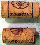 Lepený korek délky 39 mm Ryzlink rýnský 2000 výběr z hroznů - Zámecké vinařství s.r.o. Roudnice nad Labem. Porovnání délky korku Ryzlinkem rýnským 2002 pozdní sběr - Znovín Znojmo a.s.