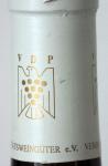 Detail potištěné záklopky - vlastně neví, proč se stejný motiv objevuje na (ale jen) některých německých vínech...