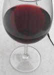 Barva vína Red blood bear révové jakostní – Alkoni winery Petrich, Bulharsko