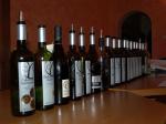 Řada degustovaných vín ve Vinařství Plešingr. Dnešní Cabernet Sauvignon 2009 výběr z hroznů je první lahev vlevo (19.1.2013)