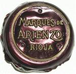 Ozdobná ražba na horní ploše láhve Marques de Arienzo 2000 Denominación de Origen Calificada (DOCa) (Crianza) - Bodegas Domecq, Elciego, Rioja, Španělsko.