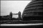 08 Sklo, železo, beton... v Londýně se historické budovy mísí s těmi supermoderními úžasným způsobem.jpg
