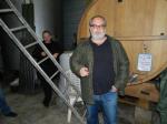 Michel Brotons z vinařství Clos de l’Ours při degustaci vlajkové lodi vinařství Syrah 2013 ze sudu